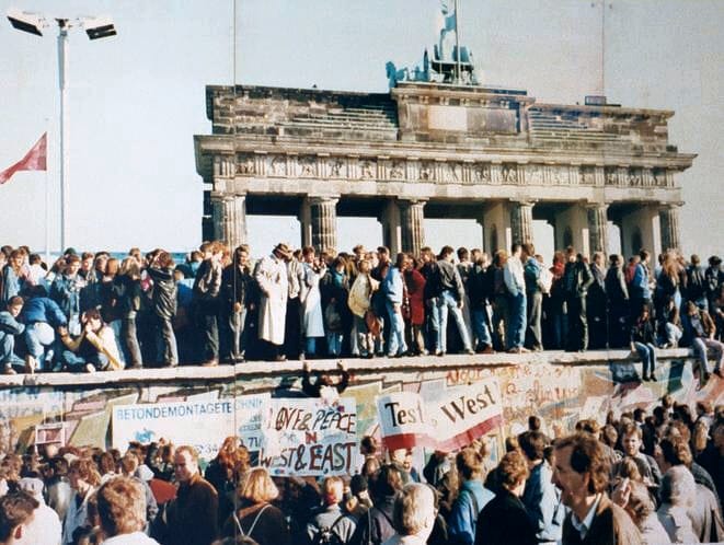 East and West Germans at the Brandenburg Gate in 1989