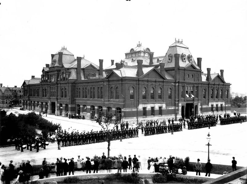 Strikers outside the Arcade Building in Pullman, Illinois